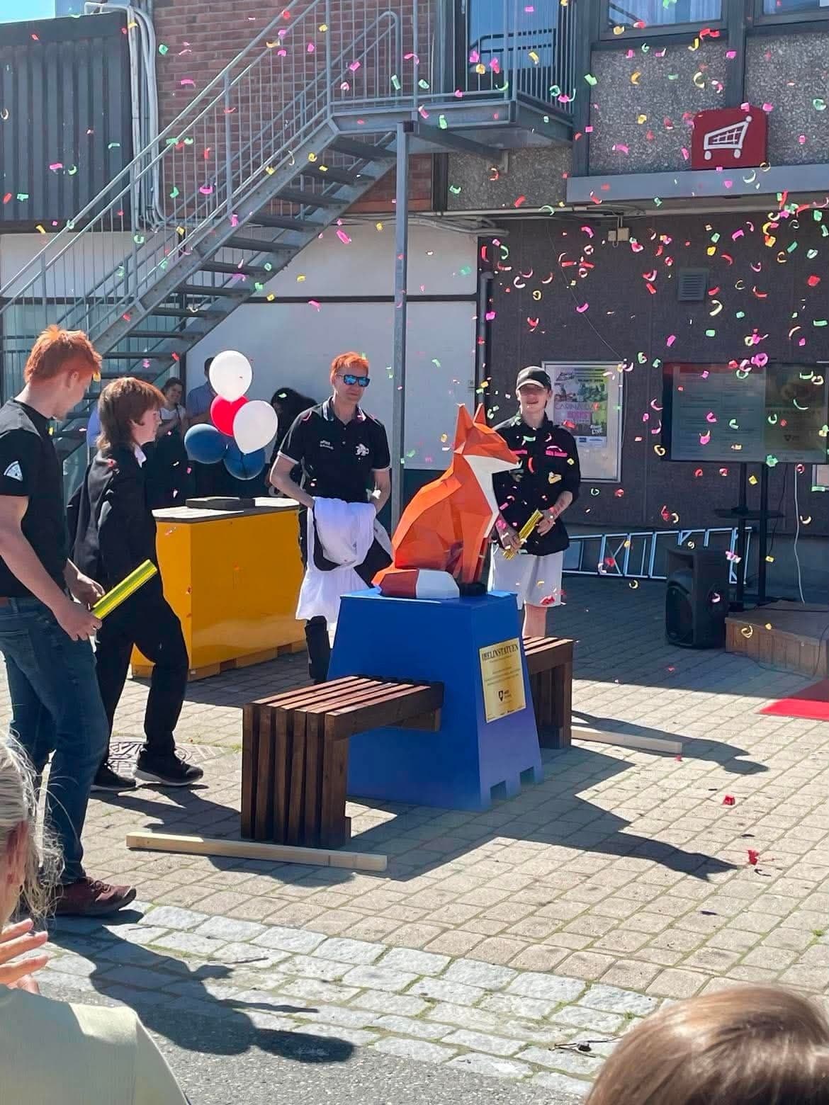 Feiring av den nye ibelinstatuen.