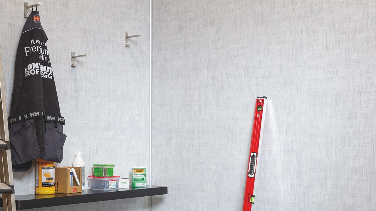 Rom med verktøy og Forestia eliteX veggplater til garasje