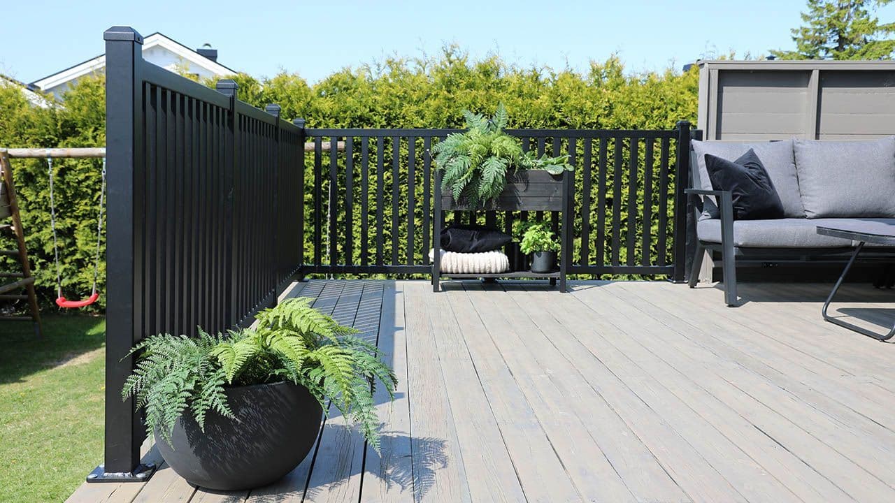 Terrasse med møbler