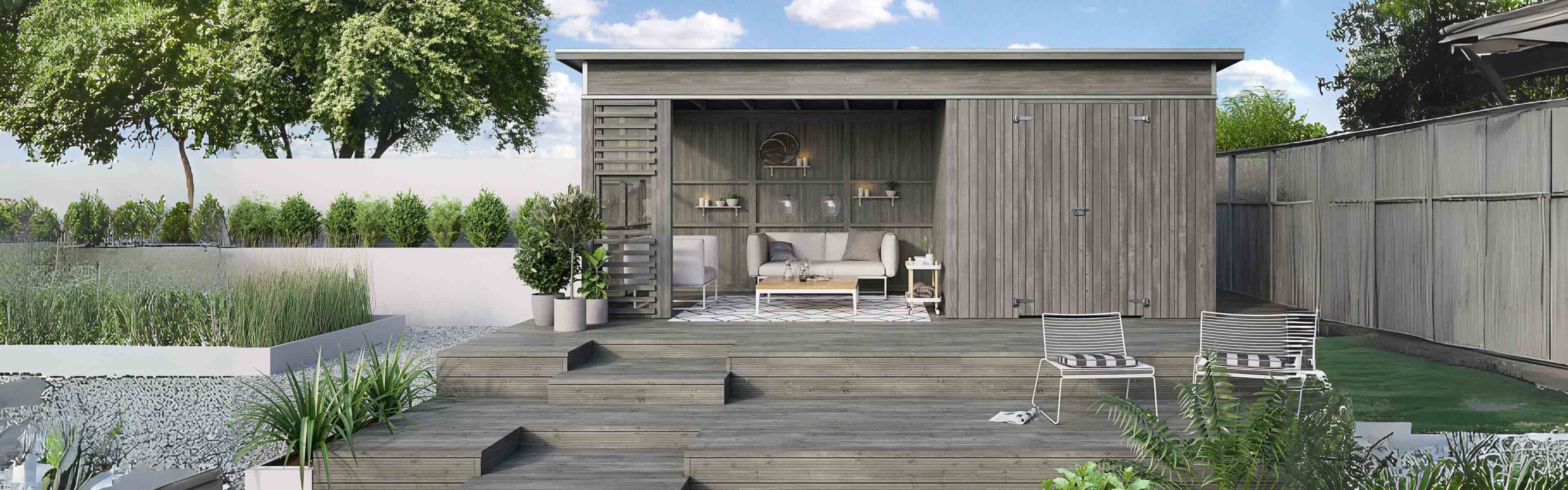 Frittstående hagestue bygget på platting i hage, innredet som stue med sofa og bord.