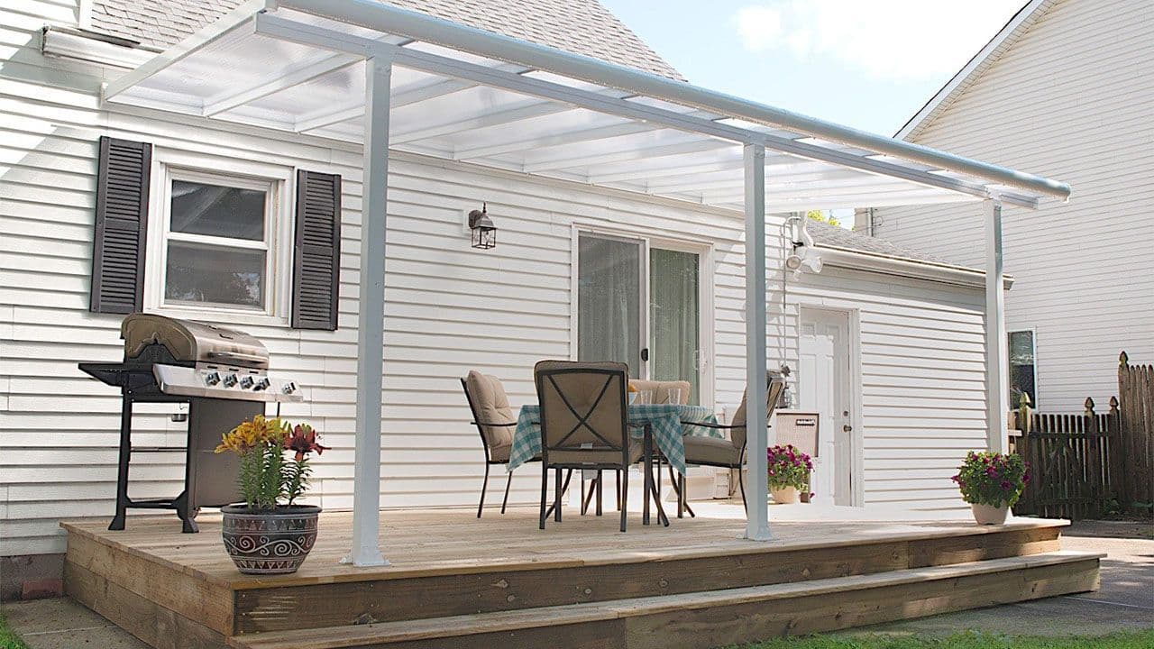 Uterom med terrasse, grill og utemøbler